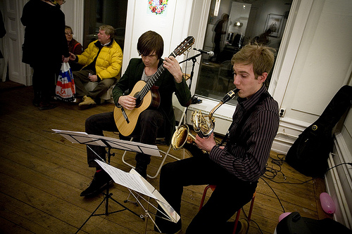 Jesper och Johan från musikhögskolan underhöll under mingel