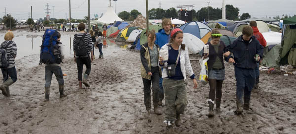 Roskilde Festival 2007 (besökarna och gyttjan) 16